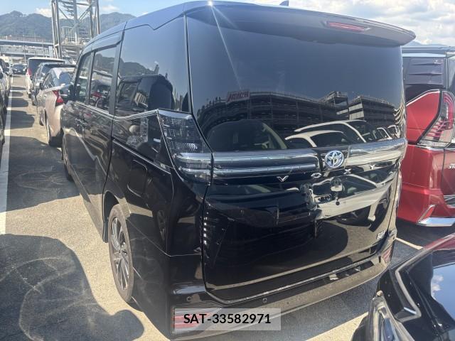 Toyota VOXY 2022-05 8647584-4
