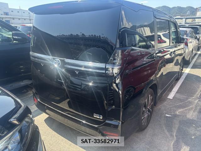 Toyota VOXY 2022-05 8647584-5