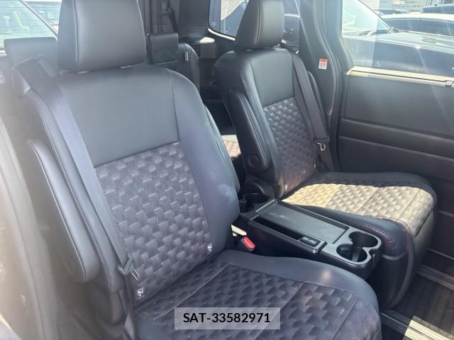 Toyota VOXY 2022-05 8647584-6