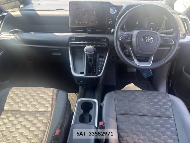 Toyota VOXY 2022-05 8647584-7