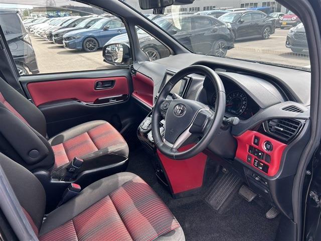 Toyota VOXY 2020-12 8647631-12