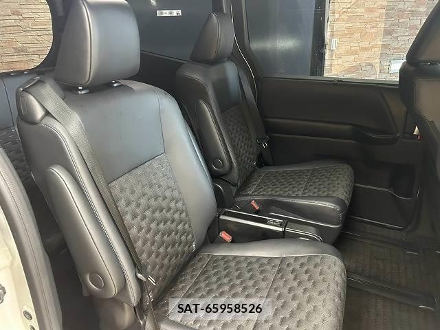 Toyota VOXY 2023-07 8647650-10
