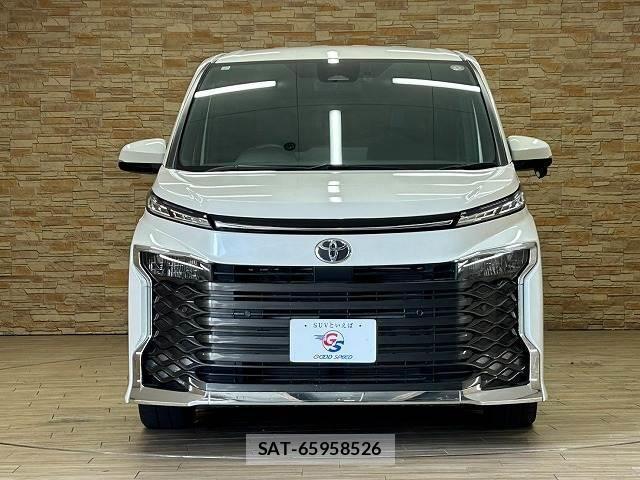 Toyota VOXY 2023-07 8647650-14