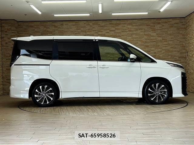 Toyota VOXY 2023-07 8647650-17