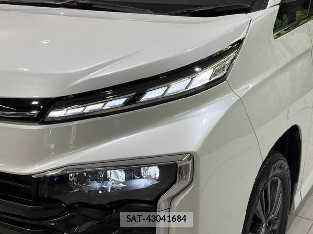 Toyota VOXY 2026-01 8647670-12