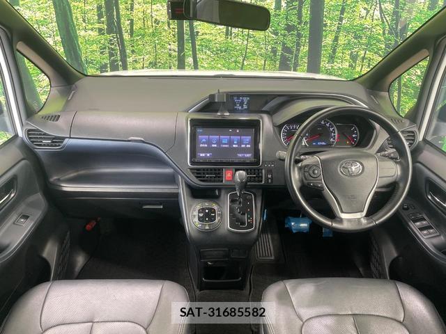 Toyota VOXY 2015-11 8647829-1