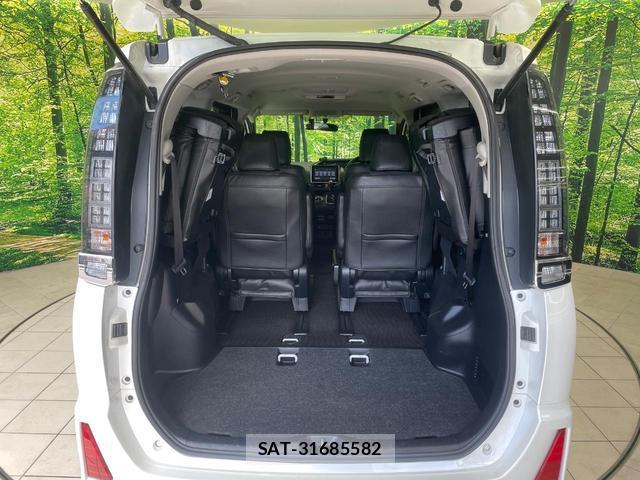 Toyota VOXY 2015-11 8647829-10