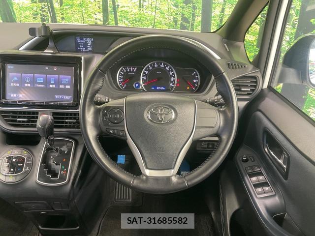 Toyota VOXY 2015-11 8647829-11