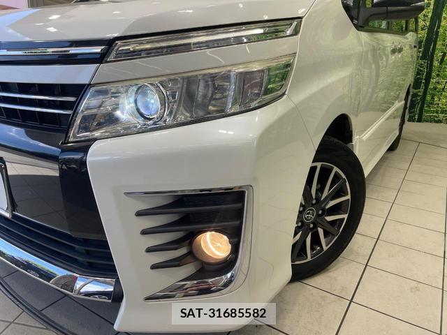 Toyota VOXY 2015-11 8647829-12