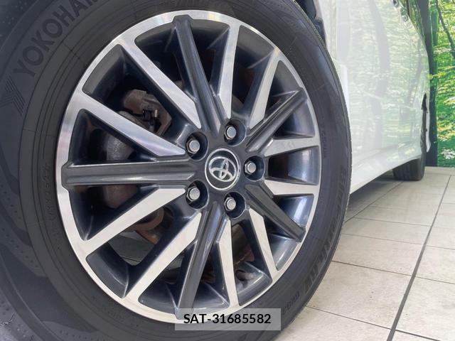 Toyota VOXY 2015-11 8647829-13