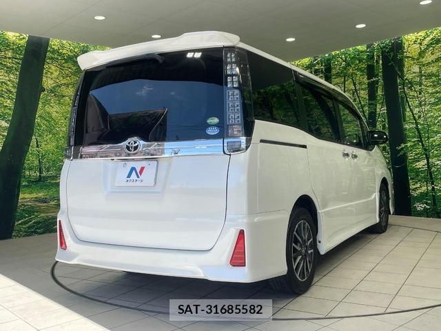 Toyota VOXY 2015-11 8647829-16