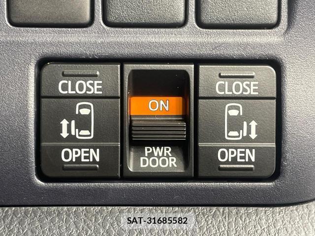 Toyota VOXY 2015-11 8647829-2