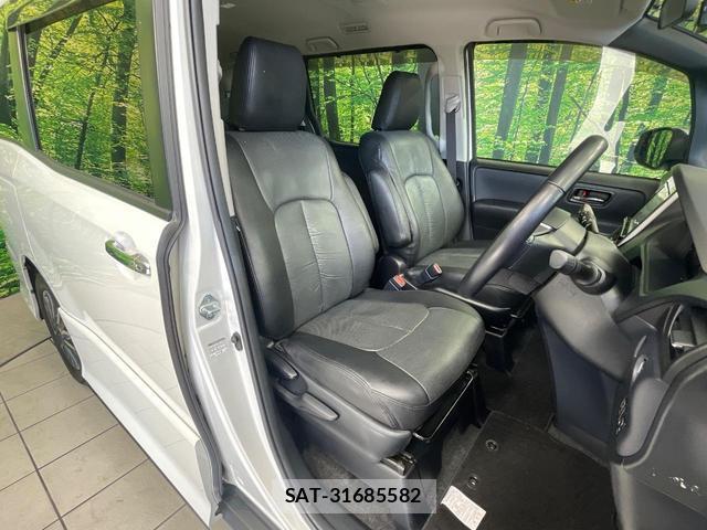 Toyota VOXY 2015-11 8647829-7