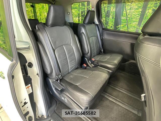 Toyota VOXY 2015-11 8647829-8