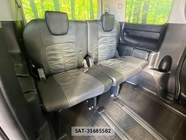 Toyota VOXY 2015-11 8647829-9