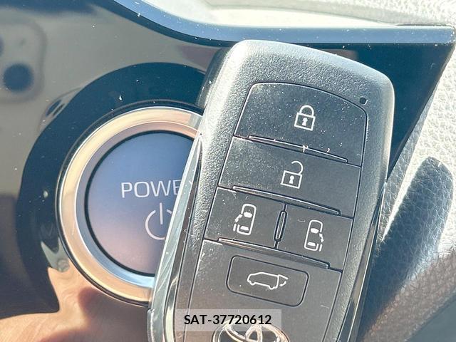 Toyota VOXY 2023-04 8647867-10