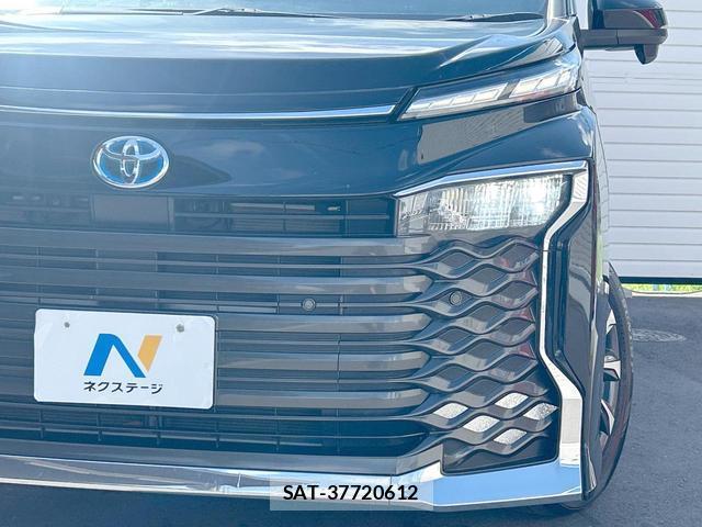 Toyota VOXY 2023-04 8647867-16