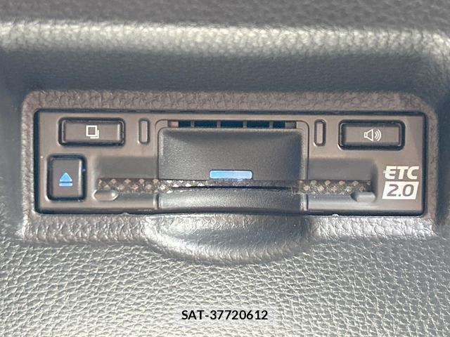 Toyota VOXY 2023-04 8647867-7