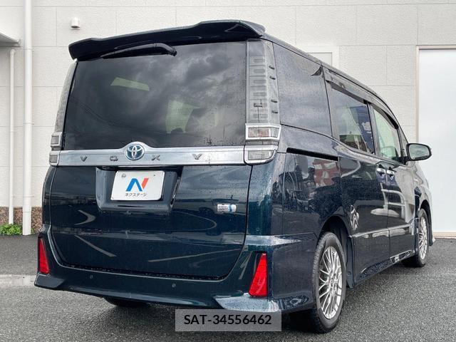 Toyota VOXY 2019-05 8647994-16