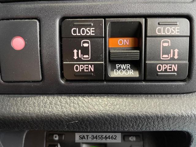 Toyota VOXY 2019-05 8647994-4