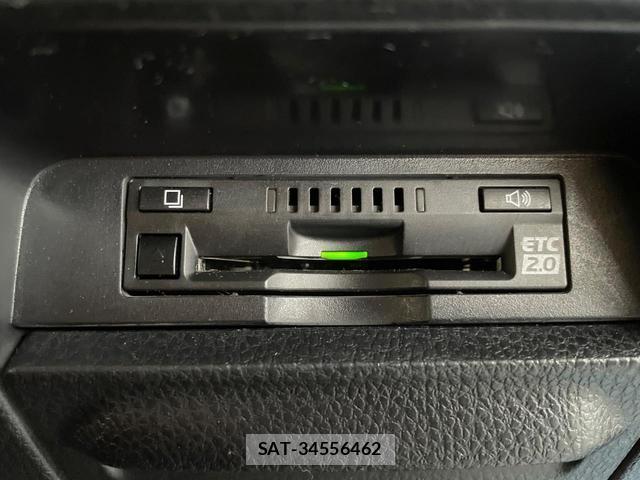Toyota VOXY 2019-05 8647994-5