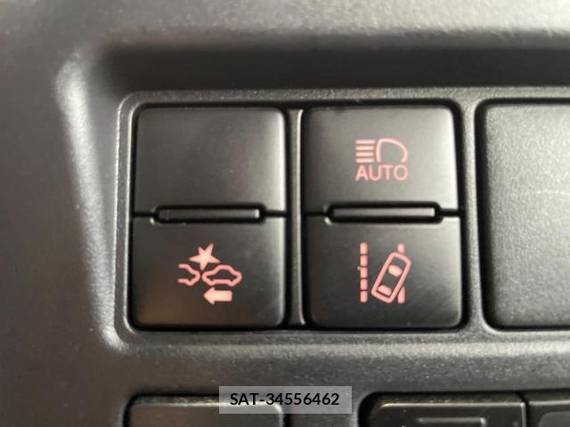 Toyota VOXY 2019-05 8647994-6