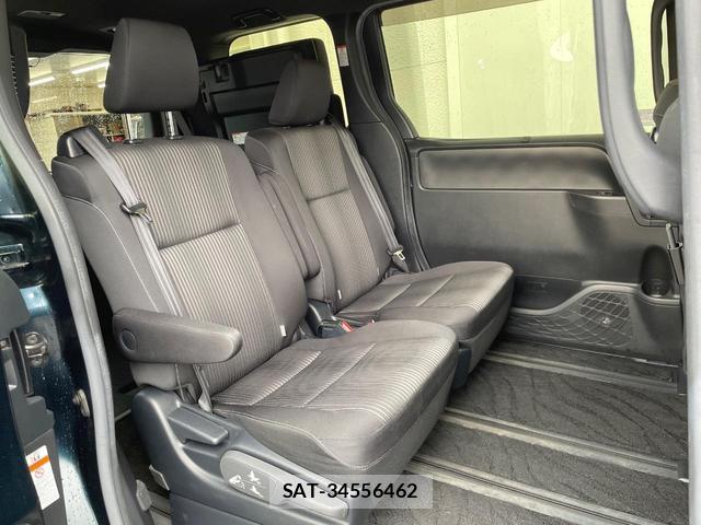 Toyota VOXY 2019-05 8647994-8