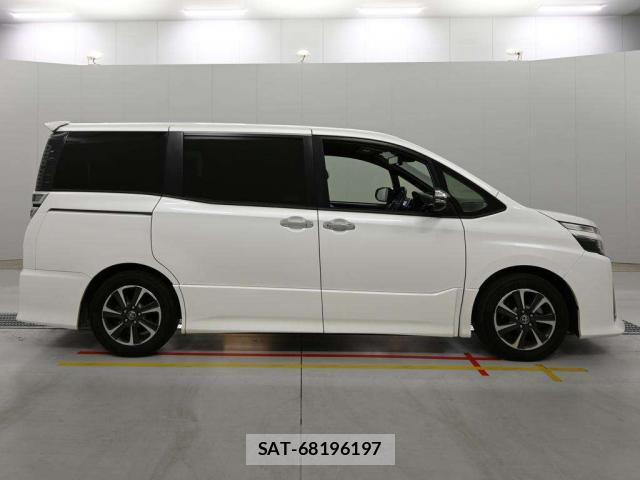 Toyota VOXY 2021-08 8648031-3