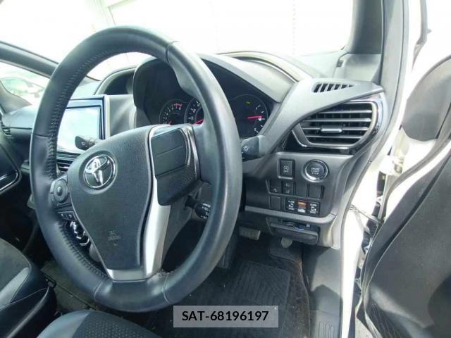 Toyota VOXY 2021-08 8648031-4