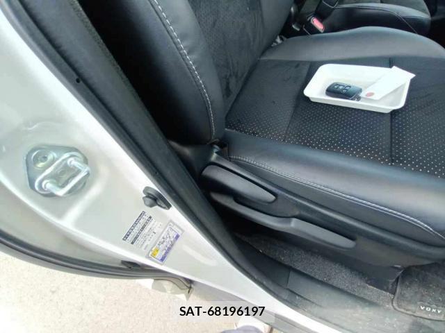 Toyota VOXY 2021-08 8648031-5