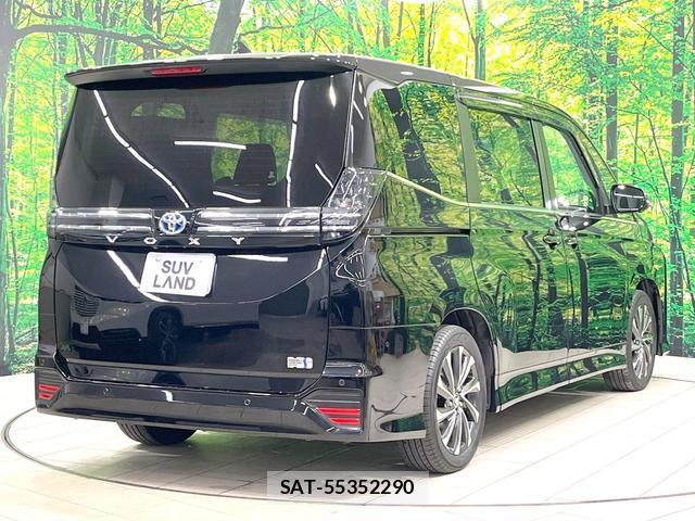 Toyota VOXY 2024-10 8648132-17