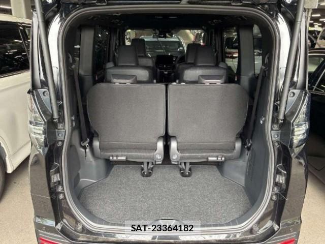Toyota VOXY 2023-06 8648235-10