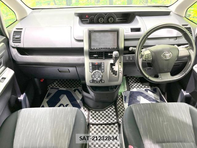 Toyota VOXY 2012-02 8648268-1
