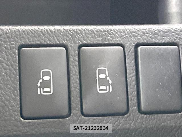Toyota VOXY 2012-02 8648268-2