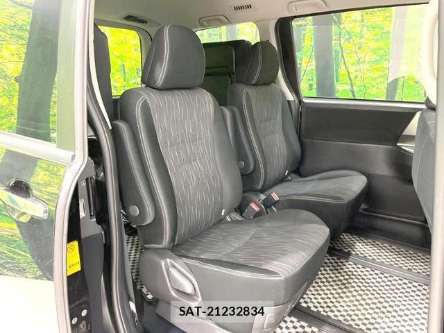 Toyota VOXY 2012-02 8648268-9