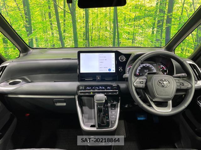 Toyota VOXY 2023-04 8648279-1