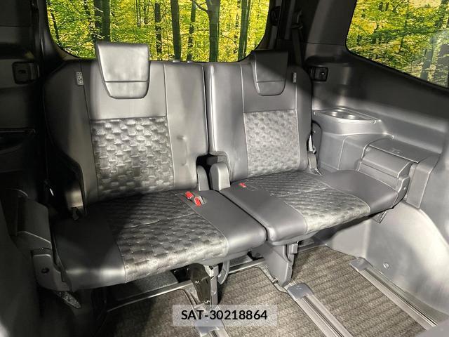 Toyota VOXY 2023-04 8648279-10