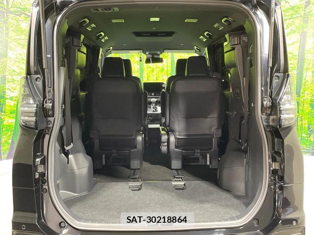 Toyota VOXY 2023-04 8648279-11