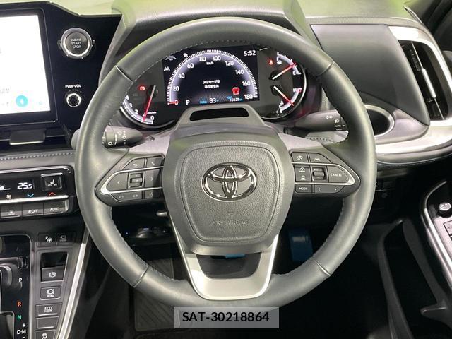 Toyota VOXY 2023-04 8648279-12