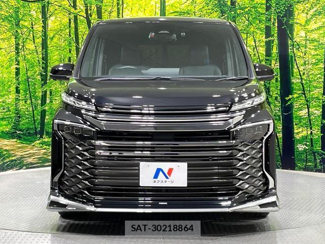 Toyota VOXY 2023-04 8648279-15