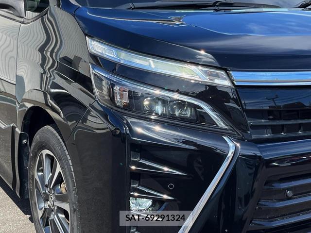 Toyota VOXY 2019-09 8648305-12