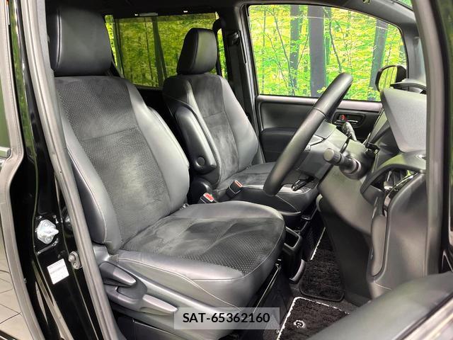 Toyota VOXY 2021-12 8648356-7