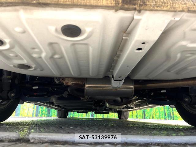 Toyota VOXY 2016-09 8648576-19