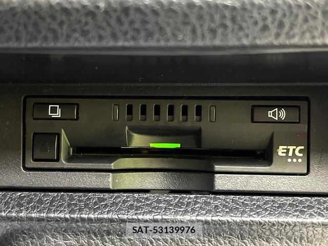 Toyota VOXY 2016-09 8648576-6