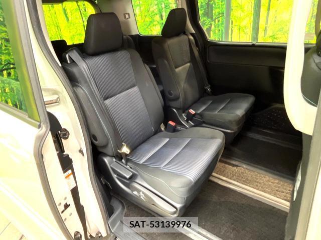 Toyota VOXY 2016-09 8648576-8