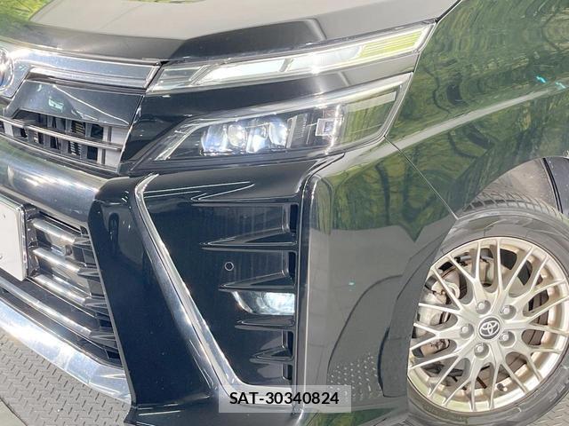 Toyota VOXY 2021-03 8648751-12