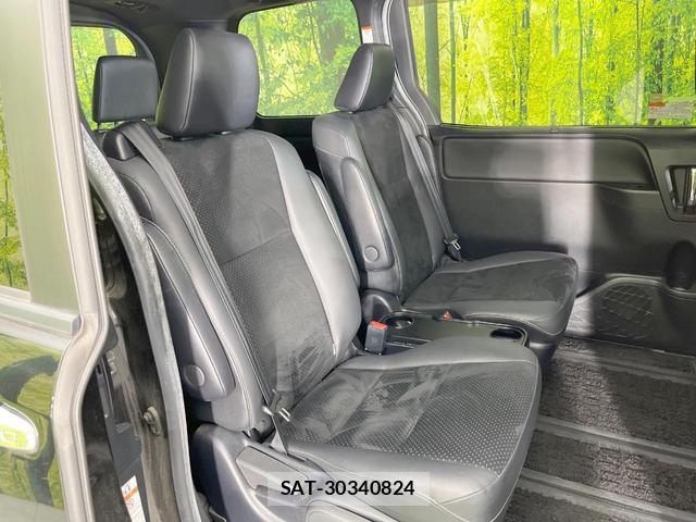 Toyota VOXY 2021-03 8648751-8