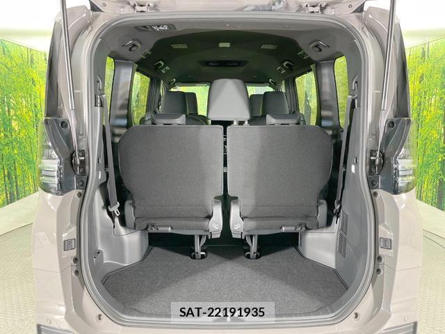 Toyota VOXY 2026-05 8648771-10