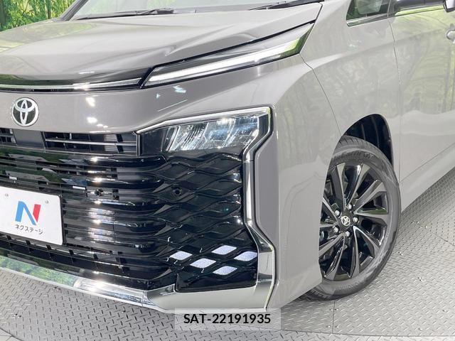 Toyota VOXY 2026-05 8648771-12