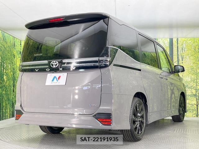 Toyota VOXY 2026-05 8648771-17